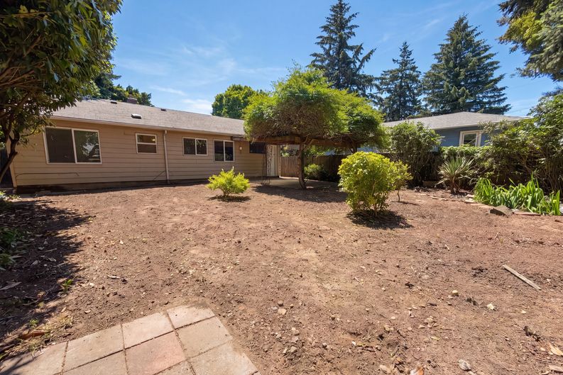 Photo 5 of 16 of 4219 SE Ellis St, Portland, OR