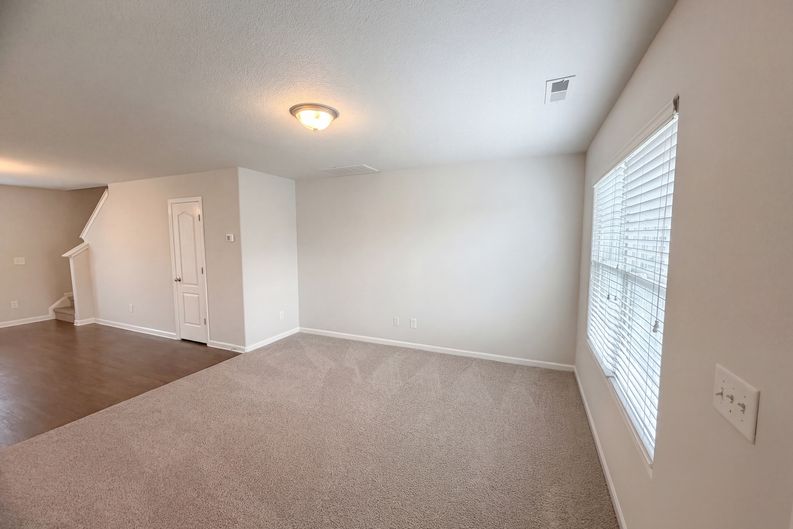 Photo 6 of 19 of 3013 Chatuge Ct, Charlotte, NC