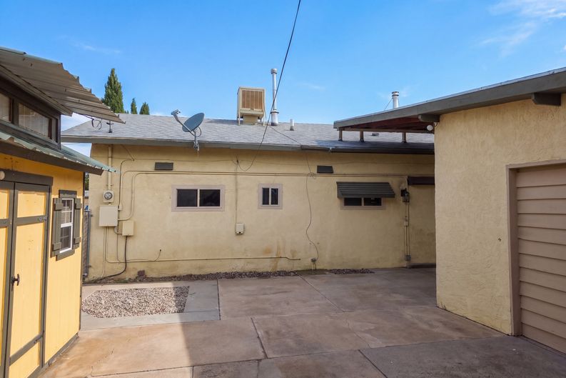 Photo 5 of 18 of 9222 Aztec Rd NE, Albuquerque, NM