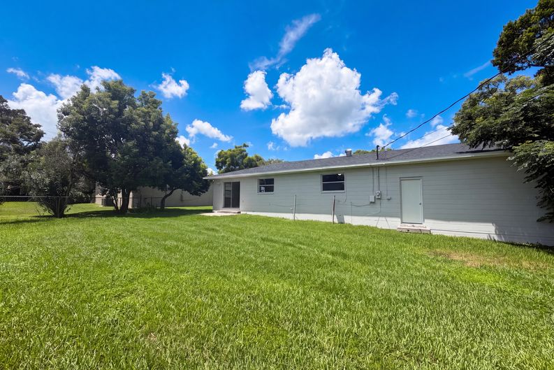 Photo 16 of 19 of 4918 Denise Ave, Lakeland, FL