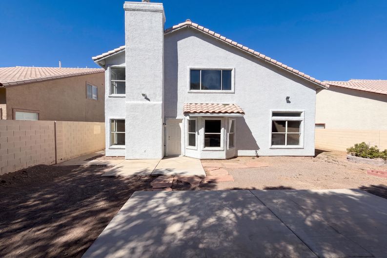 Photo 5 of 41 of 1917 Altivo Dr, Henderson, NV