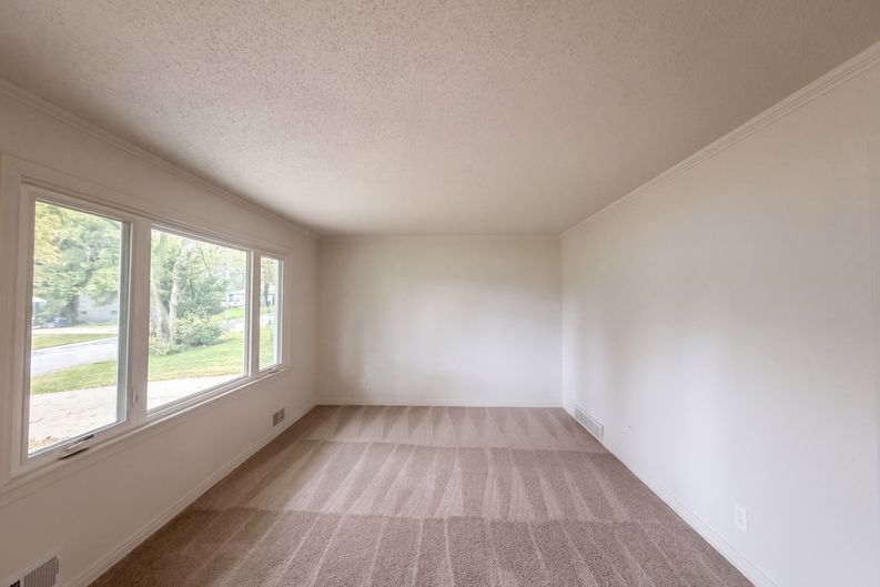 Photo 3 of 22 of 11214 E 48th St, Kansas City, MO