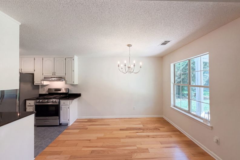 Photo 10 of 26 of 105 Nanci Ct, Stockbridge, GA