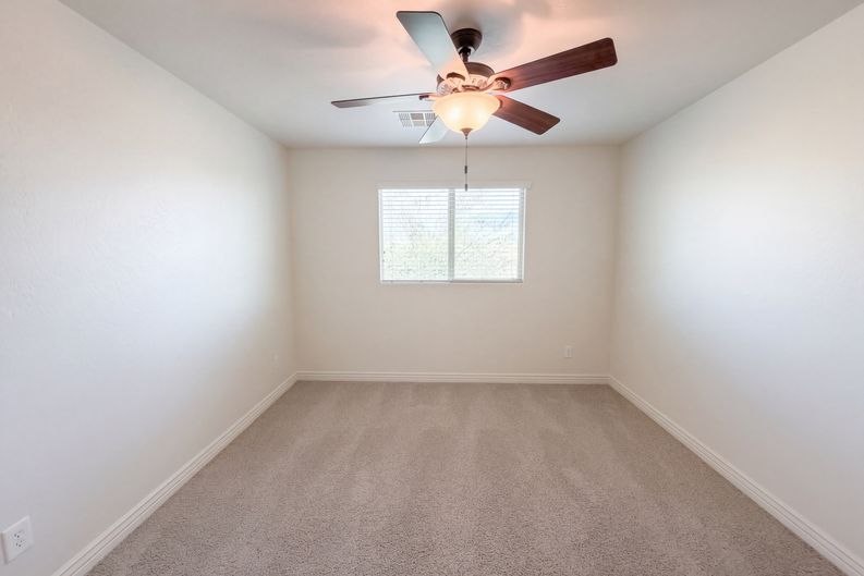 Photo 8 of 23 of 20832 N Wilford Ave, Maricopa, AZ