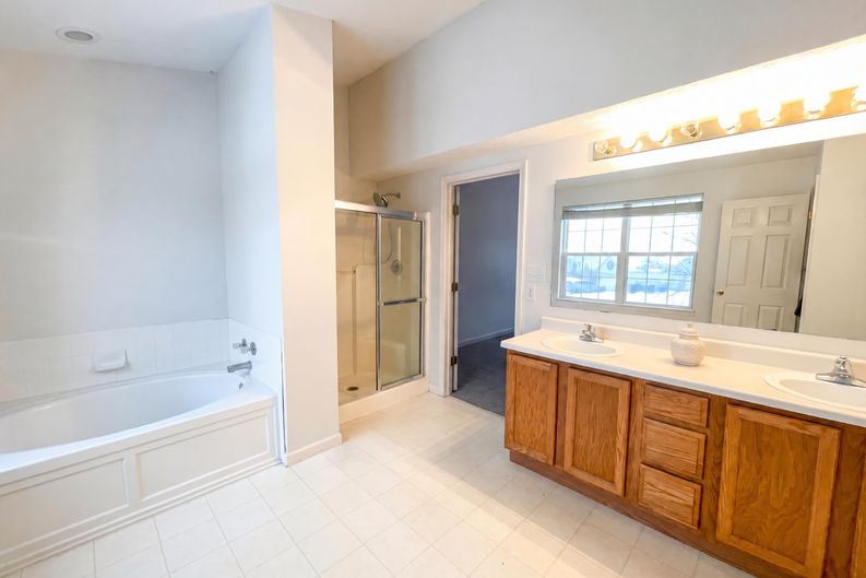 Photo 12 of 21 of 5259 Baysdon Cir, Indianapolis, IN