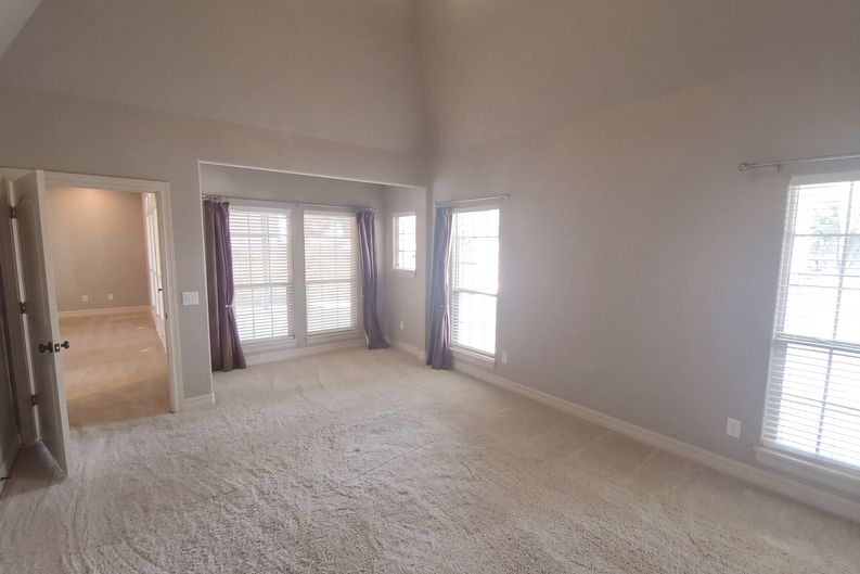 Photo 6 of 18 of 3908 N Pine Ave, Broken Arrow, OK