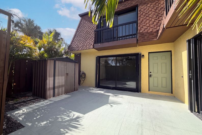 Photo 5 of 23 of 110 N Delaware Blvd, Jupiter, FL