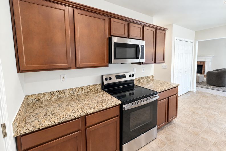 Photo 7 of 25 of 2424 Sloan Dr, Charlotte, NC