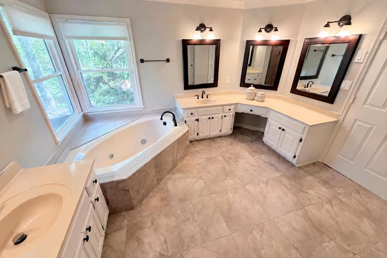 Photo 6 of 58 of 984 Forest Pond Ct, Marietta, GA