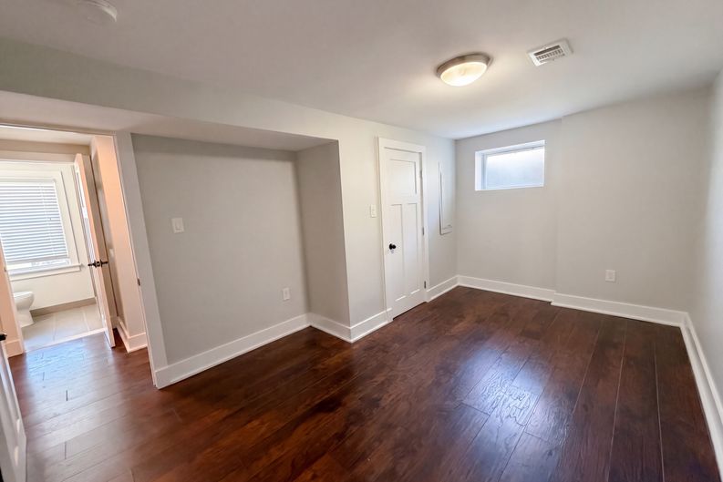 Photo 18 of 24 of 6515 Carriage Dr, Alexandria, VA