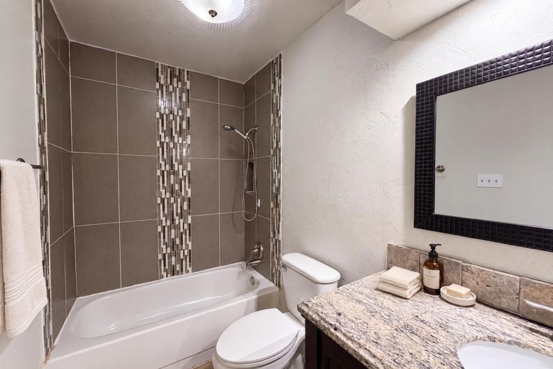 Photo 9 of 21 of 220 Grand Meadow Dr, Fort Worth, TX