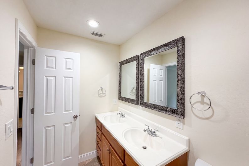 Photo 18 of 26 of 881 Vicksburg St, Deltona, FL