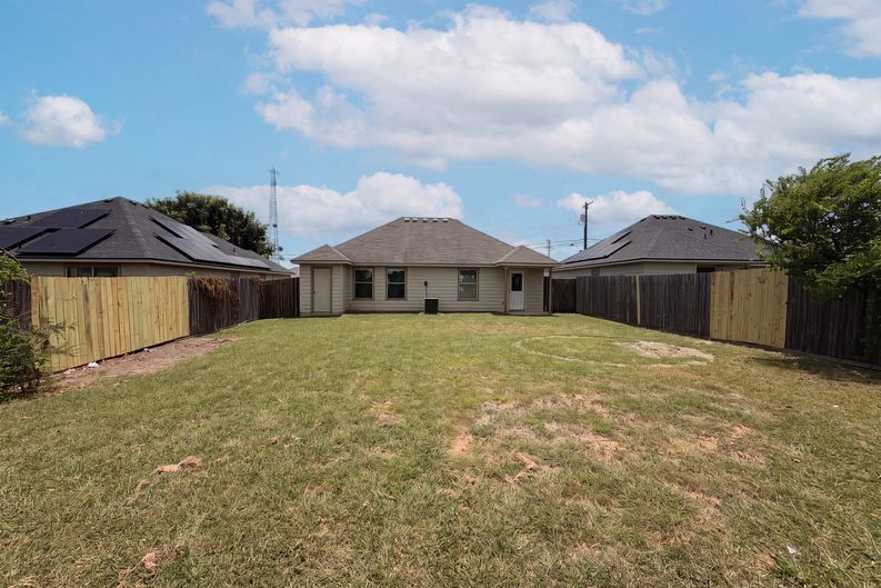 Photo 5 of 16 of 2512 Saulsbury Dr, Temple, TX