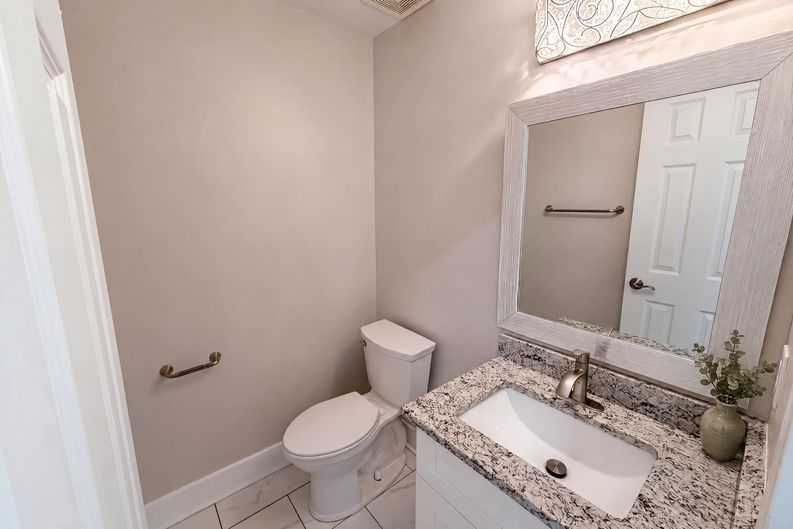Photo 22 of 44 of 4000 Amberley Ln, Marietta, GA