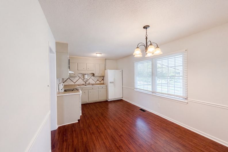 Photo 7 of 16 of 3311 Woodmere Ct, Hope Mills, NC