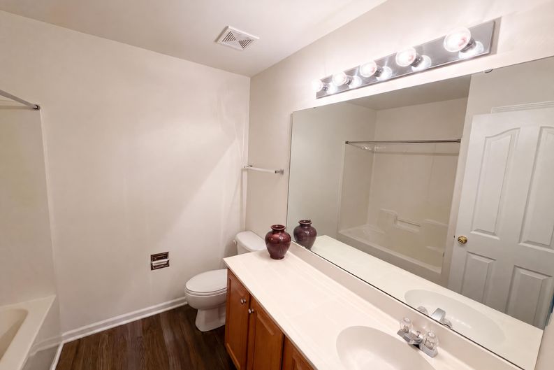 Photo 13 of 17 of 17240 Westmill Ln, Charlotte, NC