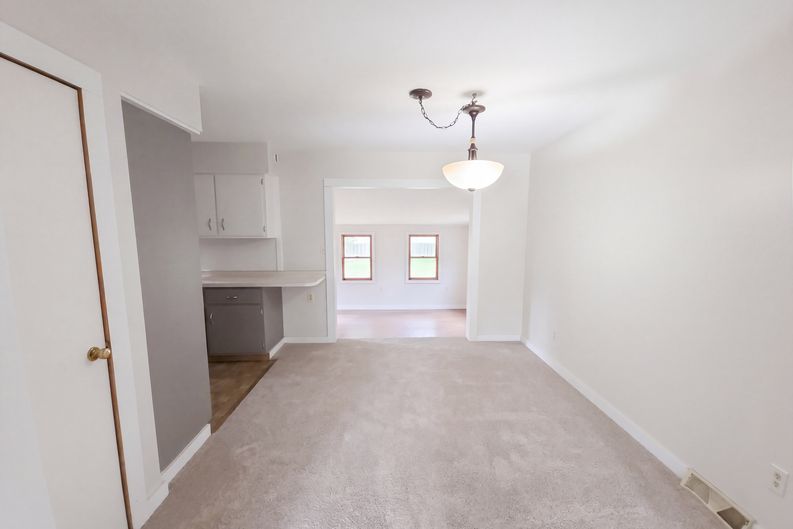 Photo 6 of 50 of 211 Roshon Dr, Medina, OH