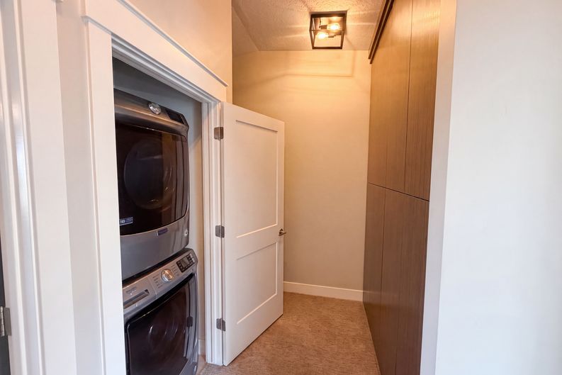 Photo 10 of 24 of 10452 S Sage Canal Way, Sandy, UT