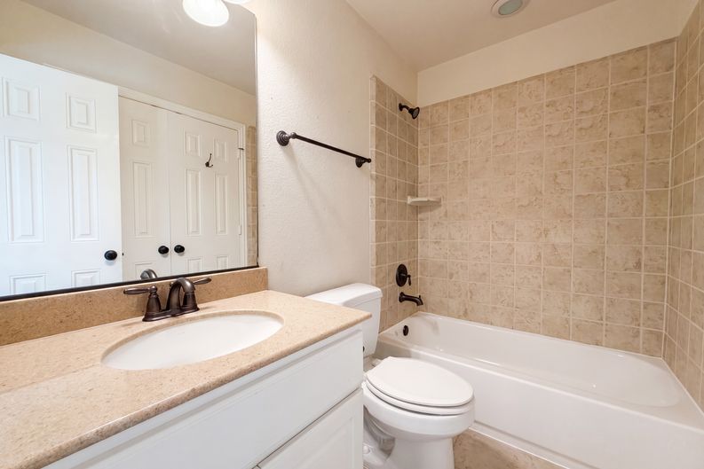 Photo 16 of 30 of 27911 Warren Park Dr, Katy, TX