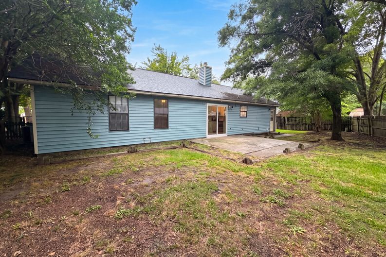 Photo 5 of 17 of 422 Allen Ct, Ladson, SC