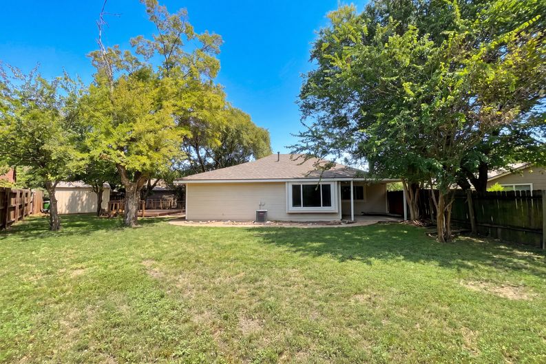 Photo 5 of 21 of 9511 Elm Gln, San Antonio, TX