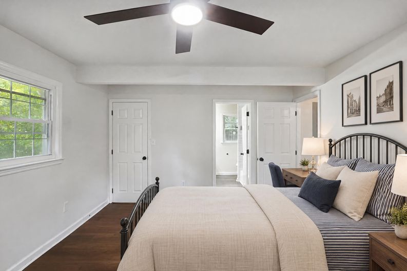 Photo 4 of 21 of 1410 Graymont Dr SW, Atlanta, GA