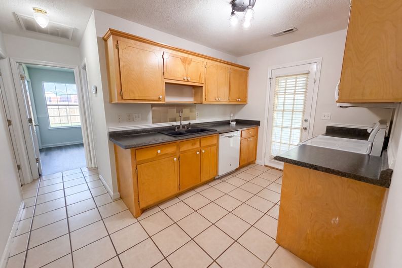 Photo 8 of 18 of 293 Hastings Dr, Goose Creek, SC
