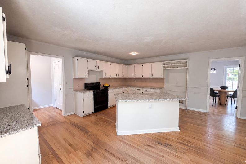 Photo 15 of 22 of 1033 Chestnut Hill Cir SW, Marietta, GA