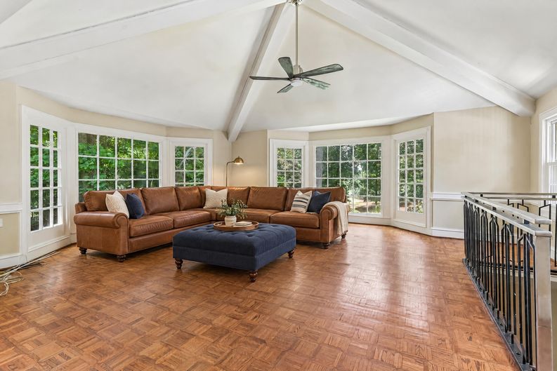 Photo 9 of 87 of 3135 Spalding Dr, Sandy Springs, GA
