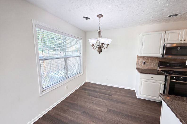 Photo 7 of 21 of 13331 Harpley Ct, Alpharetta, GA