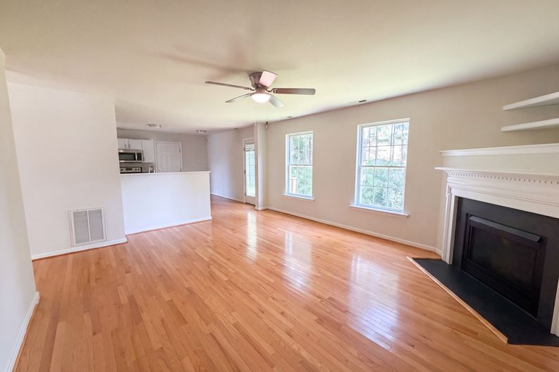 Photo 3 of 19 of 3016 Heather Ridge Dr, Henrico, VA