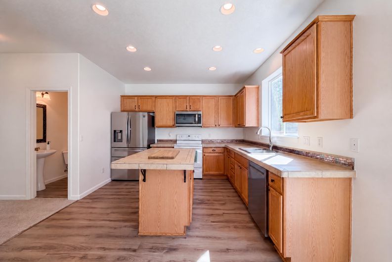 Photo 8 of 25 of 34050 SE Sturgeon St, Scappoose, OR