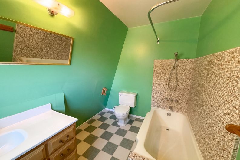 Photo 11 of 20 of 577 Oak Knoll Cir, Green Valley Lake, CA