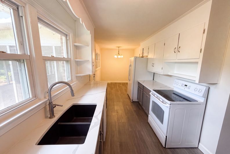 Photo 3 of 18 of 16 Gardenia Dr, Greenville, SC