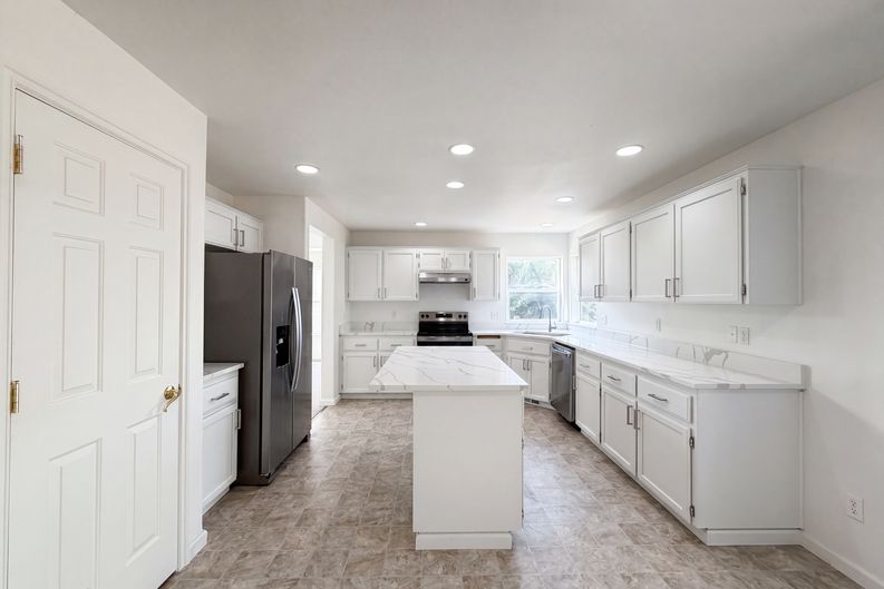 Photo 10 of 27 of 451 NW Yosemite Ter, Beaverton, OR
