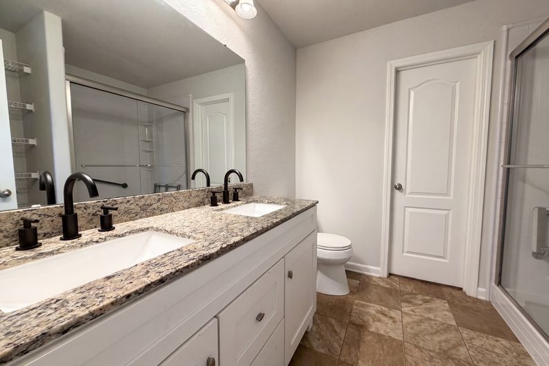 Photo 13 of 17 of 4034 Rosfield Dr, Charlotte, NC