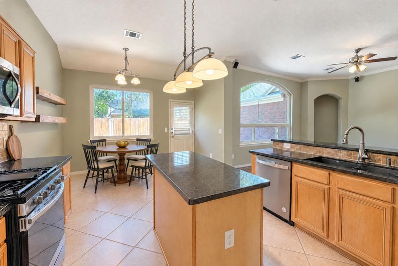 Photo 8 of 26 of 6023 Timber Oaks Rdg, Humble, TX