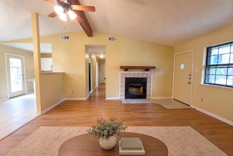 Photo 3 of 17 of 908 Hackberry St, Copperas Cove, TX