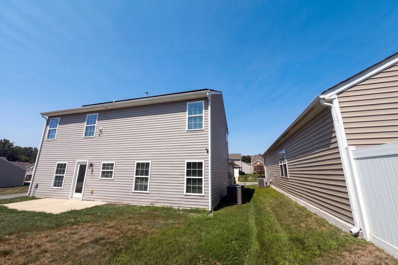 Photo 5 of 28 of 6800 Olivia Ct, Whitsett, NC