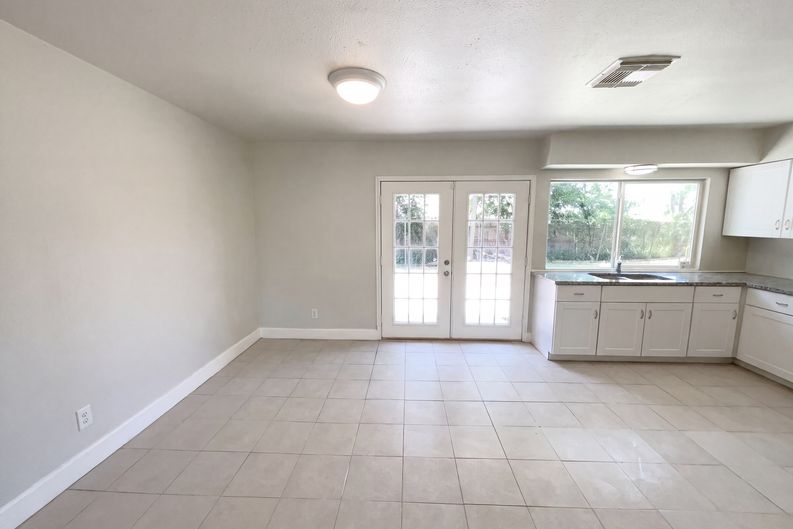 Photo 8 of 18 of 7303 Havenbrook Dr, San Antonio, TX