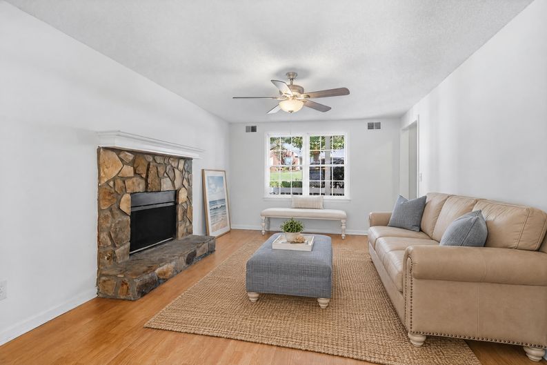 Photo 3 of 24 of 4400 Hidden Meadow Cir, Sugar Hill, GA