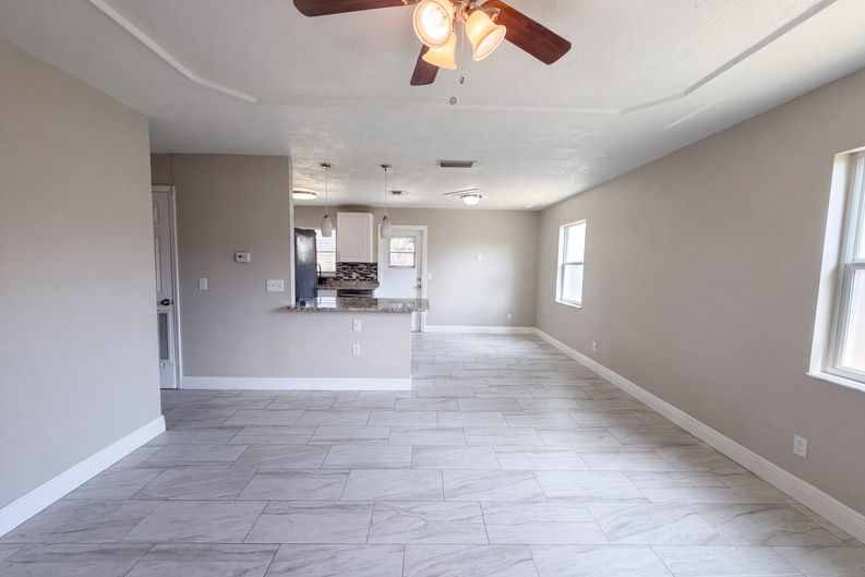 Photo 7 of 16 of 121 Inwood Cir, Brandon, FL