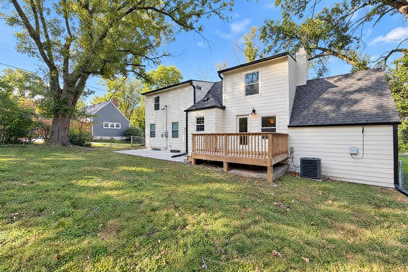 Photo 12 of 17 of 5825 Hadley St, Mission, KS