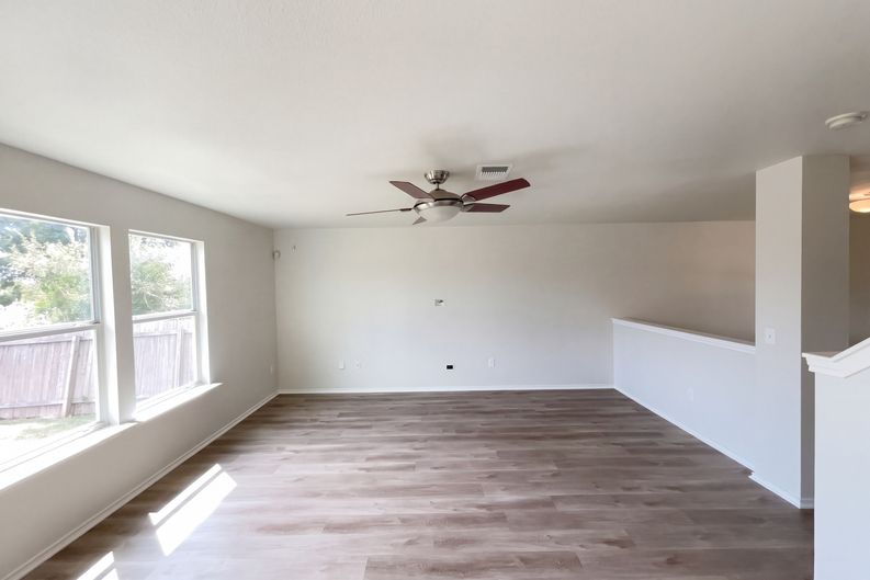 Photo 8 of 23 of 9420 Dublin Grn, San Antonio, TX