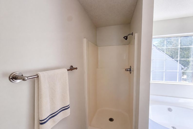 Photo 10 of 23 of 4131 Ravenwood Ct, Union City, GA