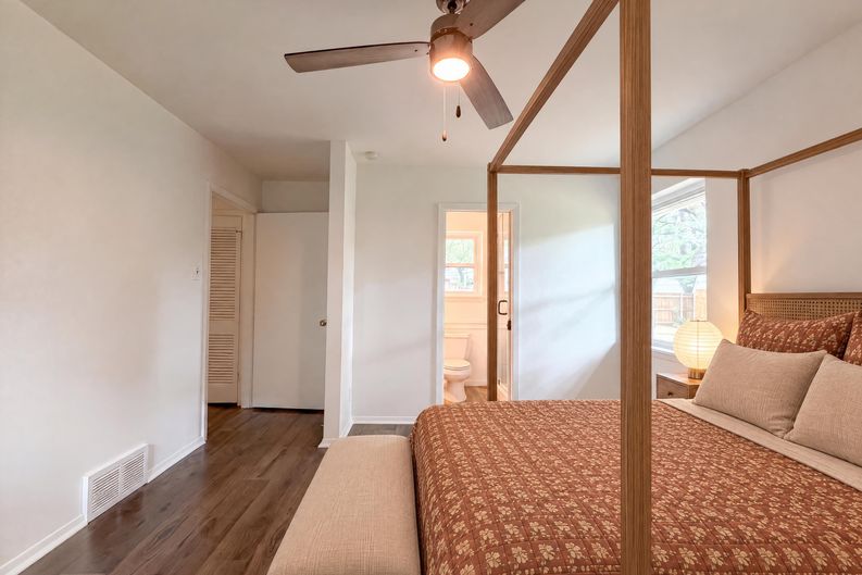 Photo 15 of 20 of 1805 Brookview Dr, Arlington, TX