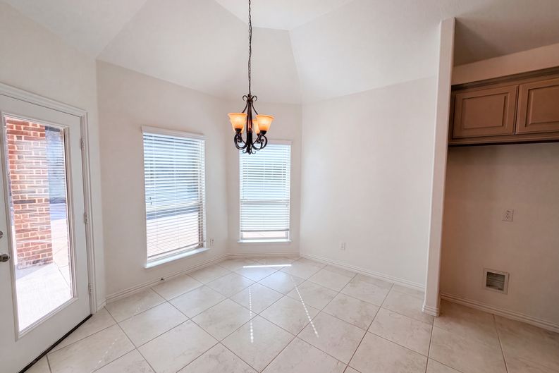 Photo 10 of 34 of 4305 Curlew Ln, Garland, TX