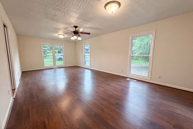Photo 6 of 20 of 1007 Normandale Dr, Bessemer, AL