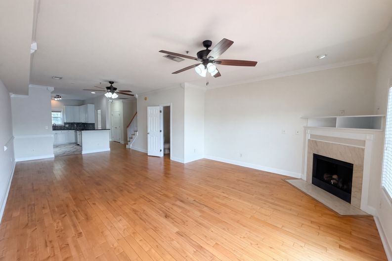 Photo 7 of 21 of 4933 Lake Palmetto Ln, North Charleston, SC