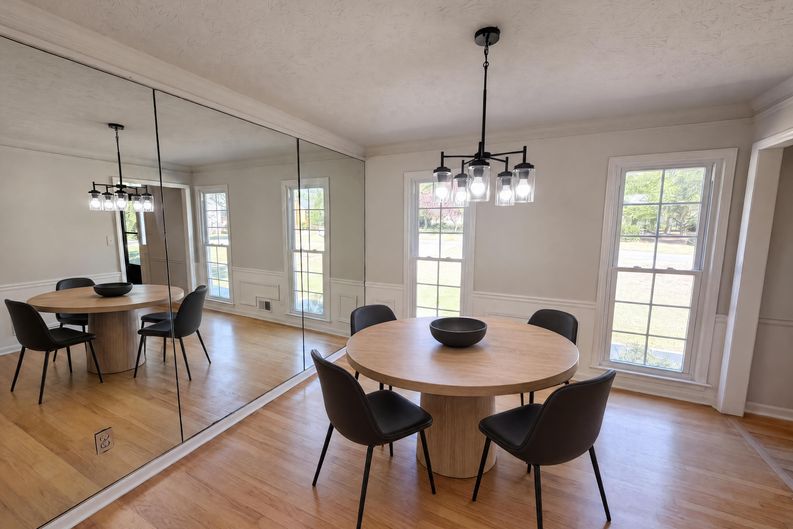 Photo 6 of 22 of 1033 Chestnut Hill Cir SW, Marietta, GA